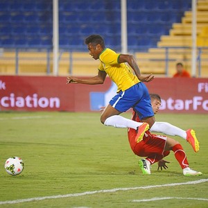 Vitinho revela lesão no tornozelo (Foto: Instagram)