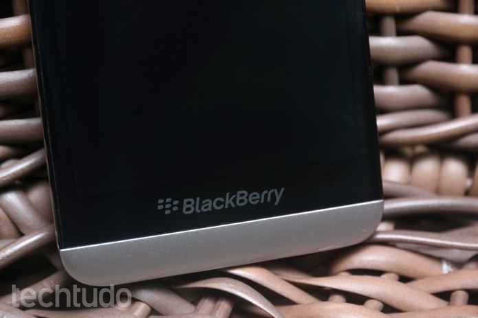 A BlackBerry acertou em cheio no design do Z30, que encaixa bem nas mãos (Foto: Lucas Mendes/TechTudo) A BlackBerry acertou em cheio no design do Z30, que encaixa bem nas mãos (Foto: Lucas Mendes/TechTudo)