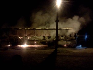Ônibus foi incendiado em Criciúma, no Sul de Santa Catarina (Foto: Fábio Boaventura/Divulgação)