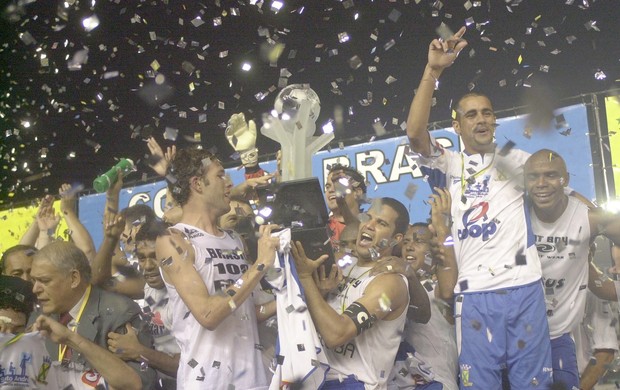 Sandro Gaúcho (à direita) título da Copa do Brasil (Foto: Arquivo/Globoesporte.com) Sandro Gaúcho (à direita) título da Copa do Brasil (Foto: Arquivo/Globoesporte.com)