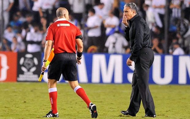 Tite na partida do Corinthians contra o Santos pela Libertadores (Foto: Marcos Ribolli / Globoesporte.com)