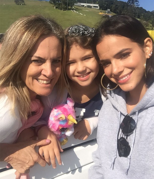 Bruna Marquezine e fãs (Foto: Reprodução/Instagram) Bruna Marquezine e fãs (Foto: Reprodução/Instagram)