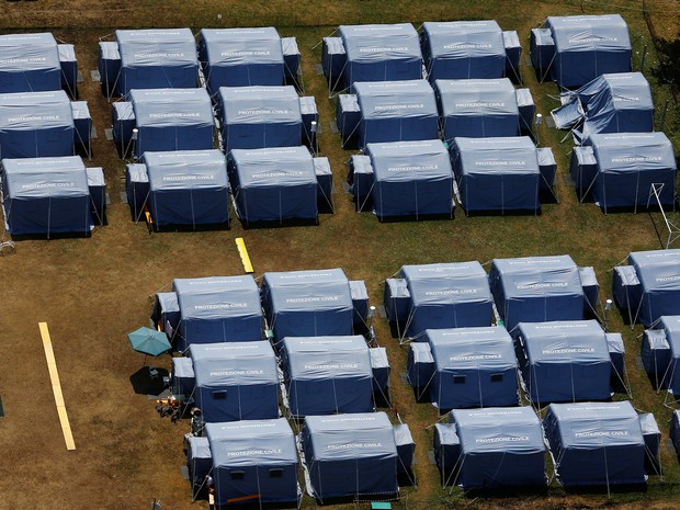 Mais de 3,5 mil pessoas que perderam casas estão em barracas (Foto: Stefano Rellandini/Reuters)