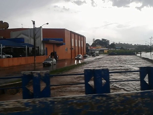 G1 Chuva Faz Rio Campestre Transbordar Em Alguns Pontos De Lins Notícias Em Bauru E Marília 