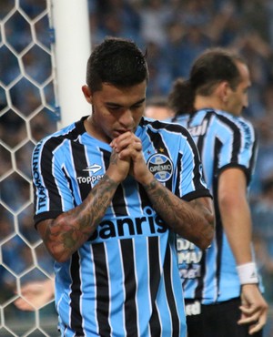 Dudu lamenta chance desperdiçada pelo Grêmio (Foto: Diego Guichard)