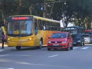 Ônibus em São José dos Campos (Foto: Reprodução/TV Vanguarda)