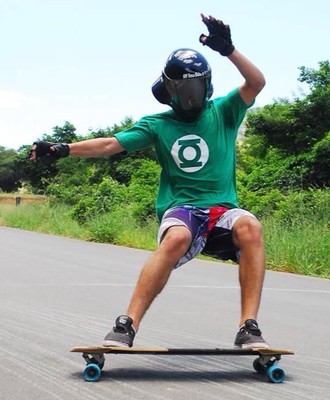 Skate downhill é a modalidade que o capixaba Weyder Lourenço vai disputar (Foto: Divulgação/Arquivo Pessoal)