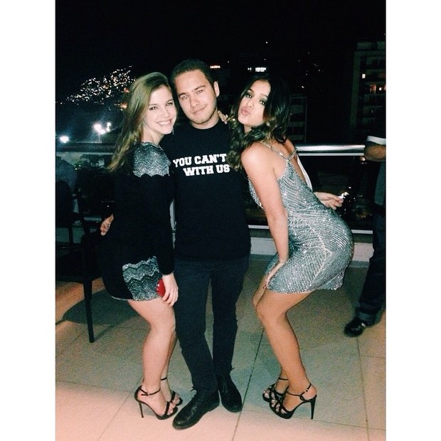 Alice Wegmann, Victor Oliveira e Bruna Marquezine em festa na Zona Sul do Rio (Foto: Instagram/ Reprodução)