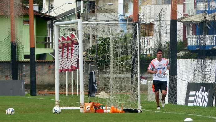 Cáceres Treino Flamengo (Foto: Globoesporte.com)