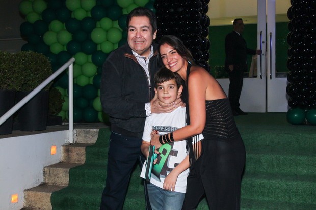 Faustão coma  família (Foto: Manuela Scarpa/Brazil News)