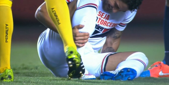 pato sente dor torção (Foto: Reprodução SporTV)