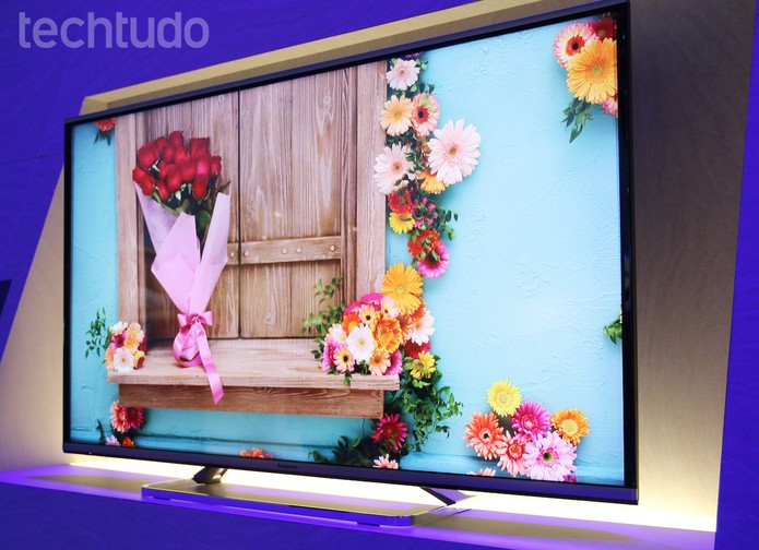 Modelo TX-AX630, da Panasonic, tem resolução 4K (Foto: Fabrício Vitorino/TechTudo) Modelo TX-AX630, da Panasonic, tem resolução 4K (Foto: Fabrício Vitorino/TechTudo)