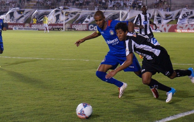 Maurinho, atacante do ABC - ABC x São Caetano (Foto: Augusto Gomes)