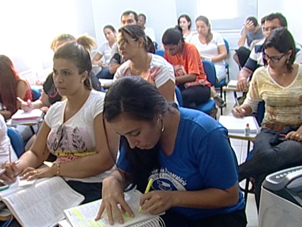 Preparação para concursos públicos está entre os cursos mais procurados (Foto: Reprodução/ TV Integração)