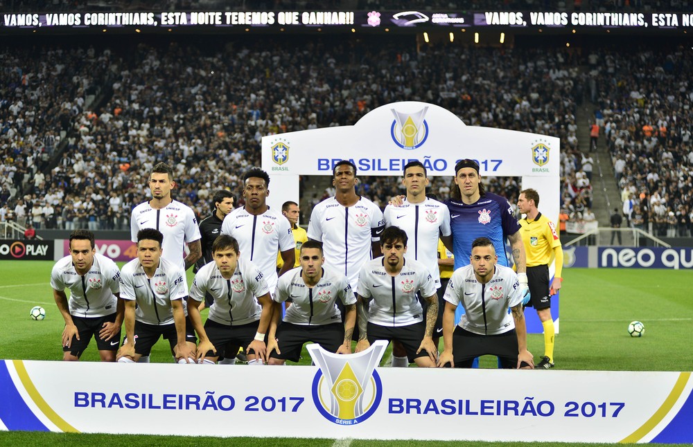 Atuações do Corinthians: Jô faz dois e aniversariante se destaca em empate