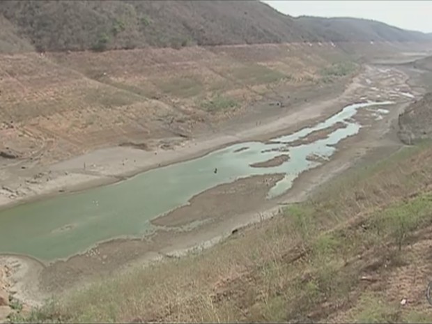 barragem, jucazinho, pernambuco, agua, seca (Foto: Reprodução/ TV Asa Branca)