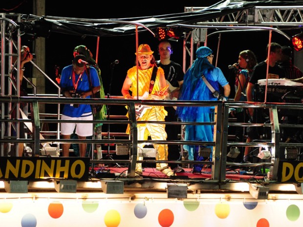 Armandinho faz a alegria do folião pipoca na noite desta terça de carnaval (Foto: Agência Edgard de Souza/ Ronaldo Silva/ Divulgação)