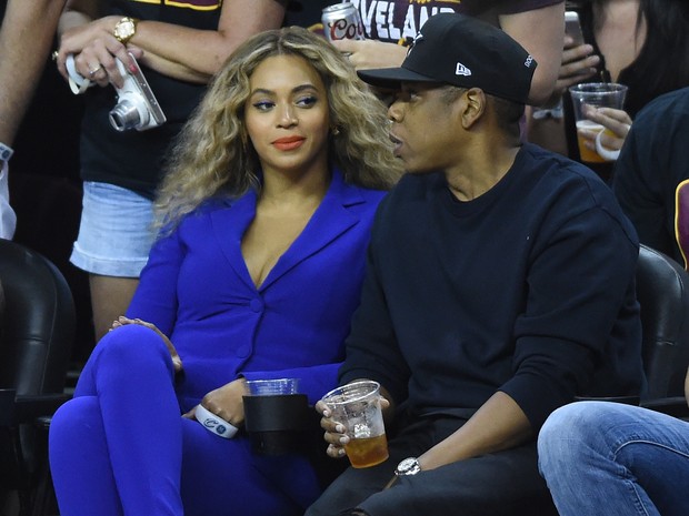 Beyoncé e Jay-Z em jogo de basquete em Cleveland, Ohio, nos Estados Unido (Foto: Ken Blaze/ Reuters)