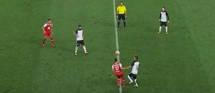 Dupla do Friburguense e lateral do Corinthians disputam drible mais belo