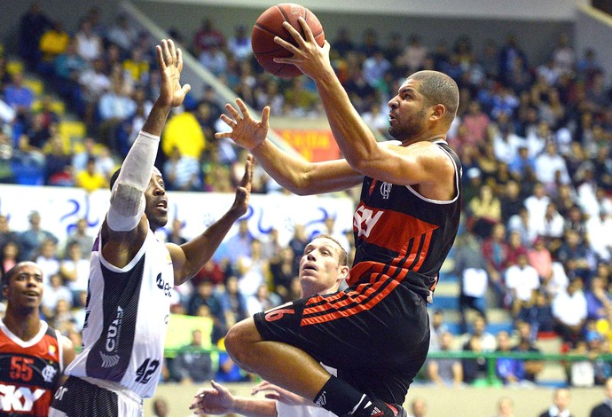 Olivinha Mogi das Cruzes e Flamengo Basquete (Foto: João Pires / LNB) Olivinha Mogi das Cruzes e Flamengo Basquete (Foto: João Pires / LNB)