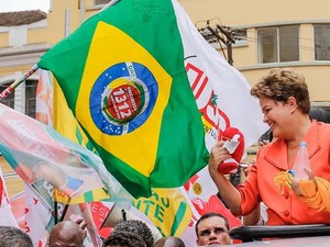 Dilma Rousseff durante campanha na baixada santista (Foto: Reprodução Facebook)