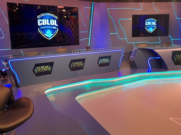 O local tem 350 m², segundo a Riot Games, e áreas para narradores, comentaristas, analistas, jogadores e entrevistas (Foto: Bruno Araujo/G1)