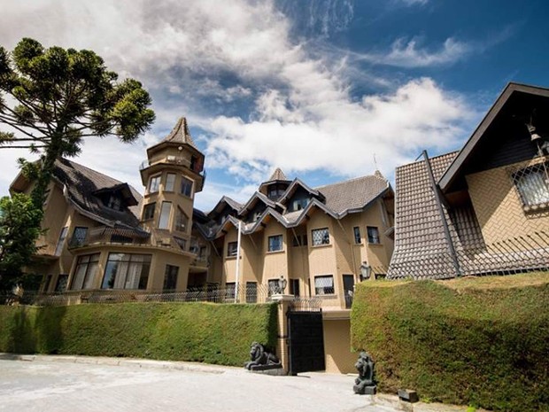 Entrada da Escola de Magia e Bruxaria, em Campos do Jordão, no interior de São Paulo (Foto: Escola de Magia e Bruxaria/Divulgação)