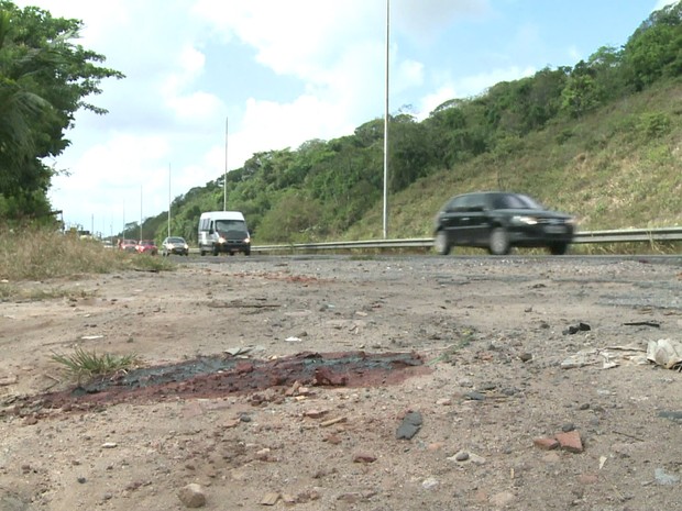 Local onde motociclista foi atingido por linha com cerol no Recife (Foto: Reprodução/TV Globo)