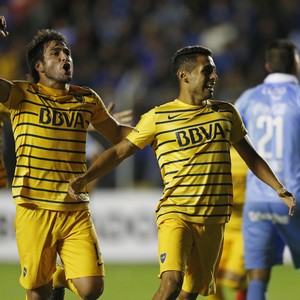 Lodeiro e Carrizo comemoram gol do Boca Juniors (Foto: AP Photo/Juan Karita) Lodeiro e Carrizo comemoram gol do Boca Juniors (Foto: AP Photo/Juan Karita)