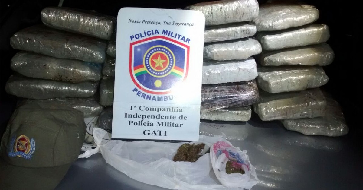 G1 Mulher é presa em ônibus com mais de 20 kg de maconha no Sertão de PE notícias em Caruaru G1 Mulher é presa em ônibus com mais de 20 kg de maconha no Sertão de PE notícias em Caruaru