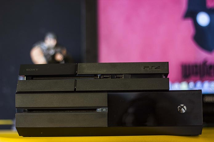 PS4 x Xbox One: uma comparação entre os dois consoles da nova geração (Foto: Reprodução/Débora Magri)