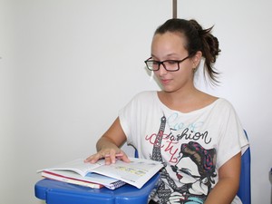Ana Luiza precisa da CNH para ir à universidade (Foto: Helcyomar Alves/Divulgação)