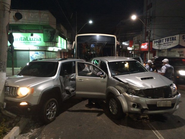 Veículo roubado de delegado colidiu com o de coronel da PM (Foto: Guilherme Ferrari/ A Gazeta)
