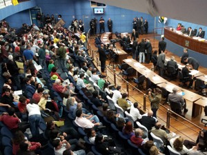 Plenário ficou lotado durante a votação (Foto: Leandro Filippi / G1)