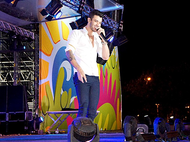 O cantor Gusttavo Lima, principal atração do primeiro dia do Fan Fest no DF (Foto: Ricardo Moreira/G1)
