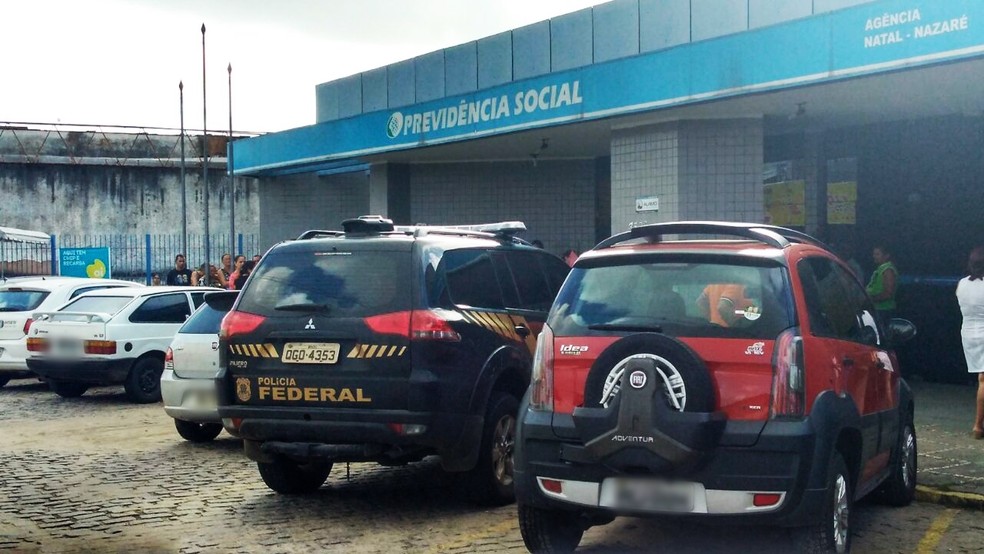 Mandados de busca e apreensão foram cumpridos na Agência da Previdência Social do bairro Nazaré, em Natal (Foto: Marksuel Figueredo/Inter TV Cabugi)