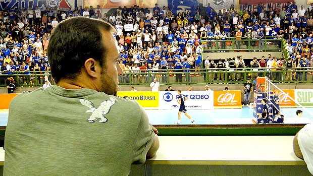 Roger assiste a partida de vôlei do Cruzeiro (Foto: Ana Paula Moreira / Globoesporte.com)