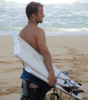 Josh Kerr prancha quebrada treino Pipeline surfe (Foto: David Abramvezt)