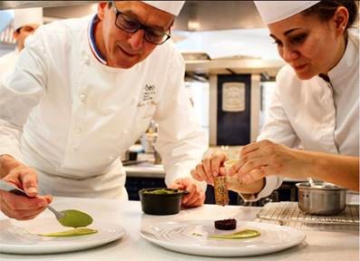 Giovanna Grossi é pupila do chef Laurent Suaudeau: "Foi uma surpresa incrível saber que iria representar o Brasil em um dos maiores concursos de cozinha do mundo", diz ela (Foto: Divulgação)