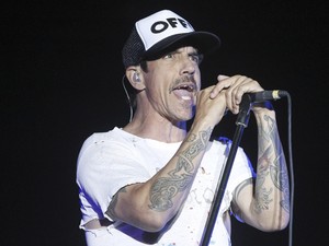 Anthony Kiedes durante show do Red Hot Chili Peppers no festival Coachella, na Califórnia, neste domingo (14) (Foto: Mario Anzuoni/Reuters) Anthony Kiedes durante show do Red Hot Chili Peppers no festival Coachella, na Califórnia, neste domingo (14) (Foto: Mario Anzuoni/Reuters)