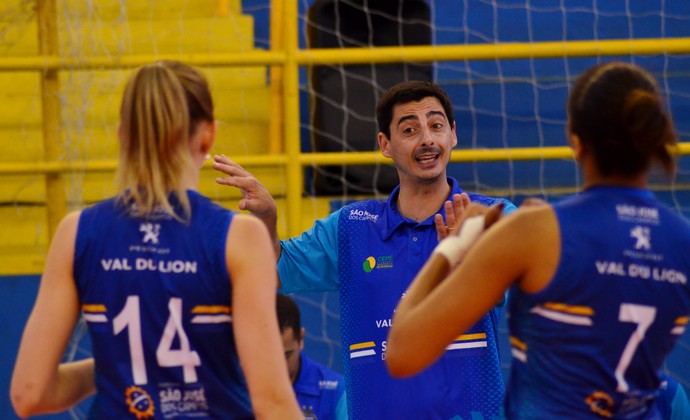 Michel Guimarães técnico São José Vôlei Feminino (Foto: Danilo Sardinha/GloboEsporte.com)