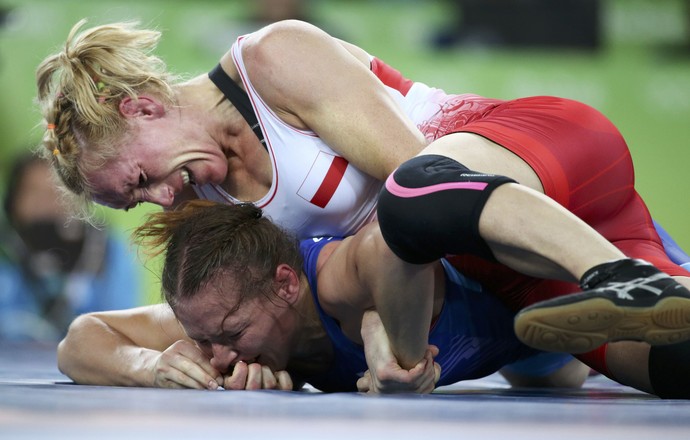 A russa Inna Trazhukova perde para a polonesa Monika Michalik luta olímpica 63kg (Foto: Reuters)