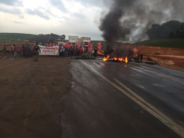 G1 Manifestantes Encerram Protesto E Liberam Rodovia Em Messias