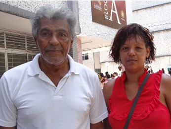 Fernando Gomes dos Santos, de 70 anos, foi incentivado a volta a estudar pela sobrinha Eugênia Micheline (Foto: Gabriela Alcântara/G1)