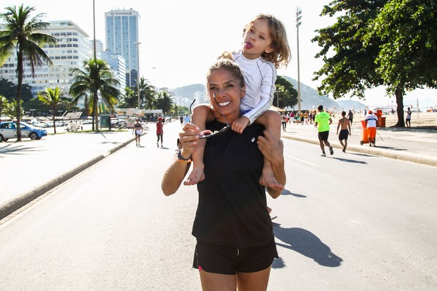 Adriane Galisteu com o filho Vittorio (Foto: Manuela Scarpa/Photo Rio News)