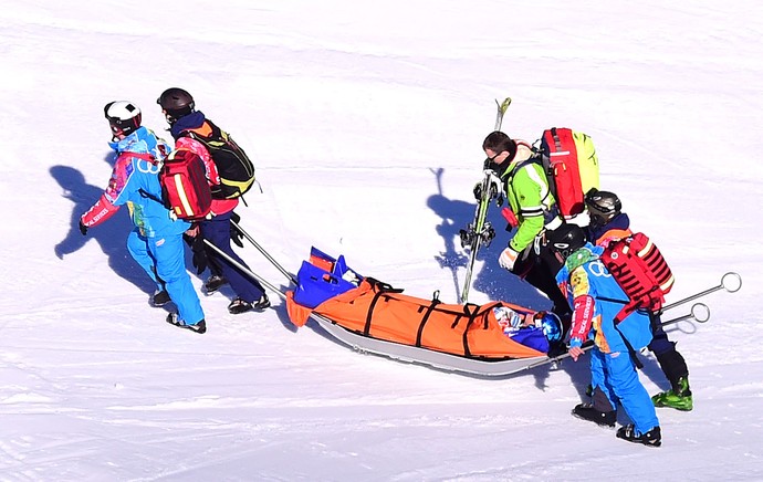 Alexandra Coletti queda atendimento esqui downhill Sochi (Foto: AFP)
