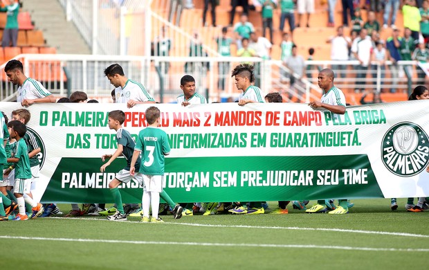 Palmeiras faixa com pedido para torcida jogo América-RN (Foto: Marcos Bezerra / Futura Press)