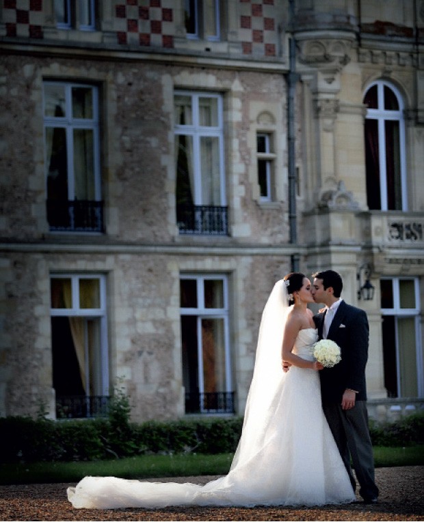 CONTO DE FADAS Noivos num castelo na França. O país é um dos mais procurados (Foto: Gabi Alves - Wedding Luxe)