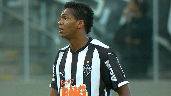 Atacante Jô na partida contra o Botafogo (Foto: Reprodução \Premiere)