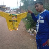 Torcedor queima camisa após derrota (Davi Sahid/Arquivo Pessoal)